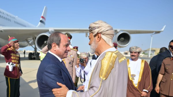  سلطان عمان مودعا الرئيس السيسي