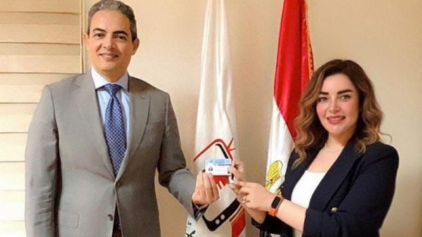 الدكتورة هبة يوسف تتسلم كارنيه نقابة الإعلاميين