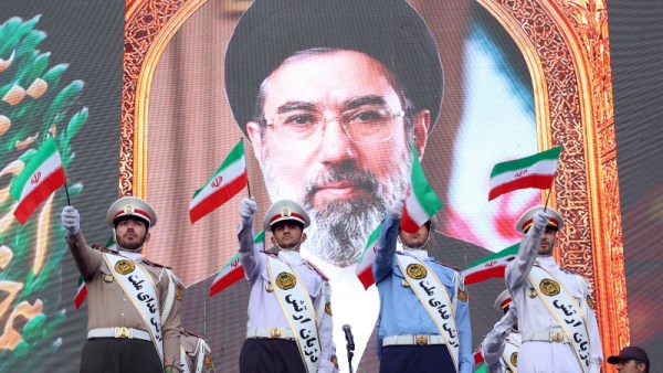 المرشد الأعلى الإيراني يصدر بيانًا شديد اللهجة بشأن مضيق هرمز