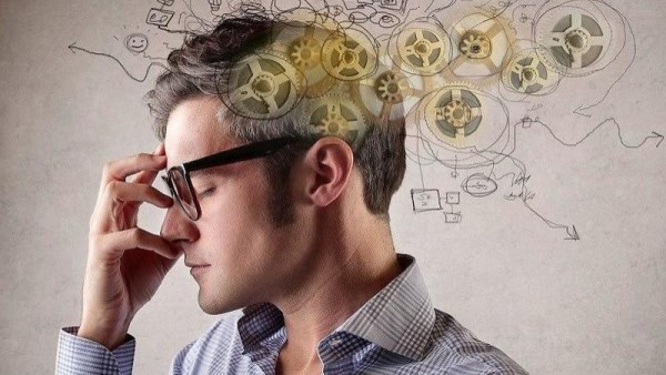 5 مشاكل صحية خطيرة سببها الكمبيوتر والمحمول.. ألم الظهر والرقبة منها