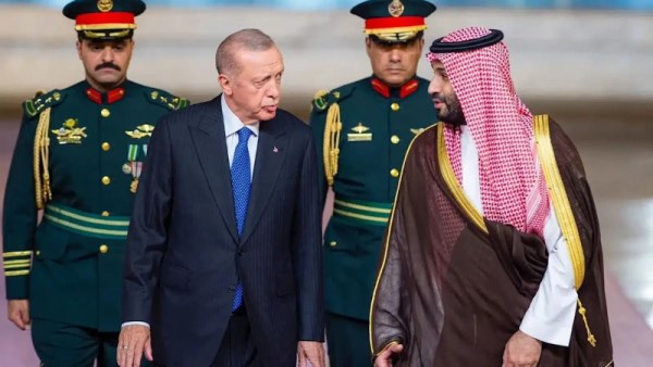 تركيا تحذر السعودية من فخ استعداء إيران باتفاقية باكستان