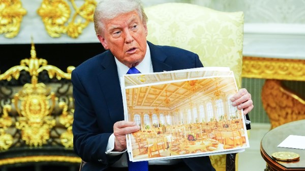 ترامب داخل البيت الأبيض