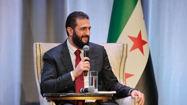 أحمد الشرع يعتذر بعد تصريحات والده: حقكم محفوظ وامسحوها بلحيتنا