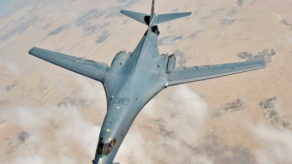 قاذفة B-1B Lancer الأمريكية