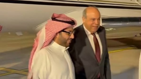 تركي آل الشيخ مع وزير الطيران المدني سامح أحمد ذكي 