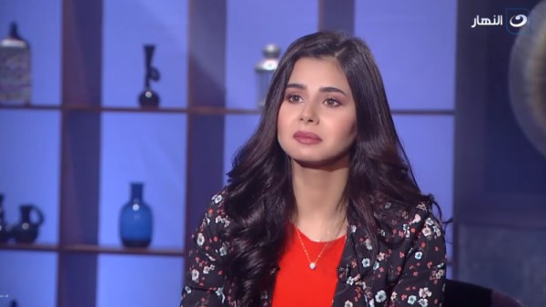 الفنانة منه عرفة