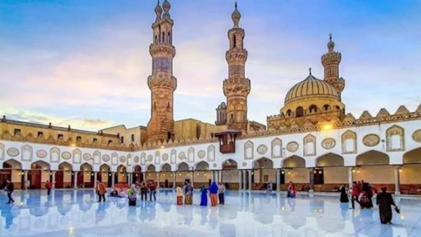 عالم بالأوقاف: الرجل الحقيقي لا يتزوج في السر 