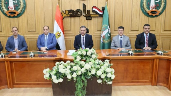 محافظ المنوفية يبحث آليات مواجهة ظاهرة الكلاب الضالة 