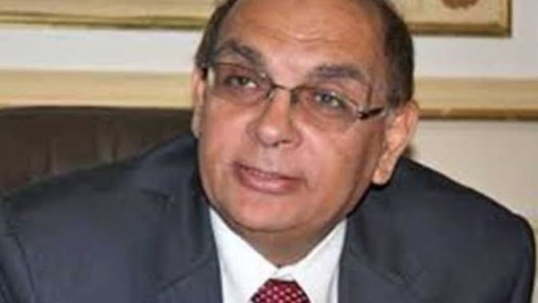 الدكتور حسين خالد 