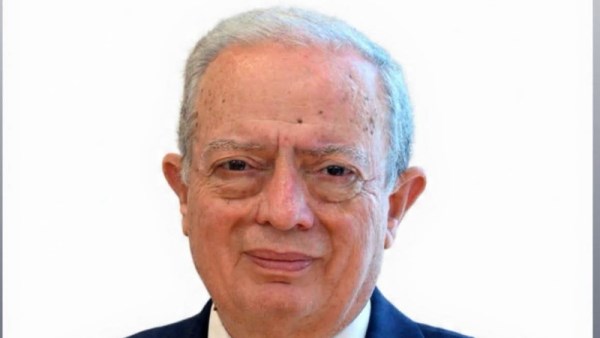  الدكتور حسين عيسى
