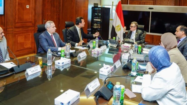 وزير التخطيط ورئيس “التعبئة والإحصاء”