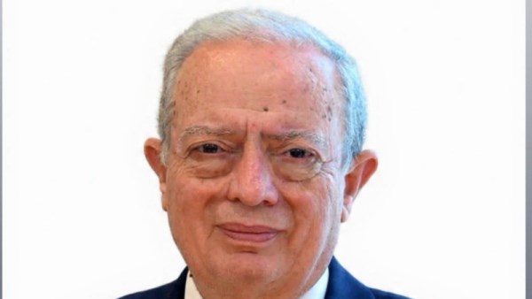  الدكتور حسين عيسى 