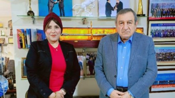 الدكتور عصام شرف - والزميلة شيماء حتحوت 