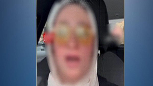 والدة الطالب