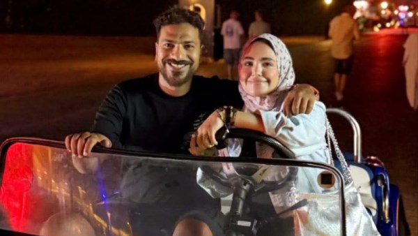 مصطفى أبو سريع وزوجته 