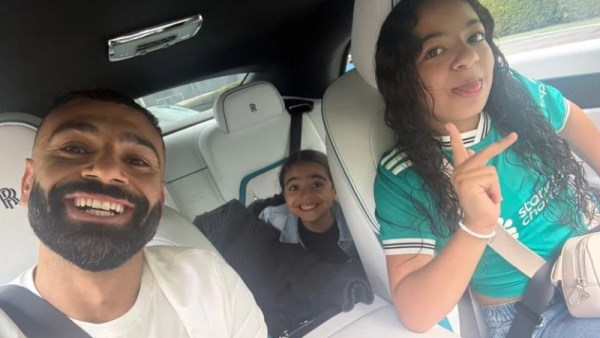 محمد صلاح وابنتيه مكه وكيان