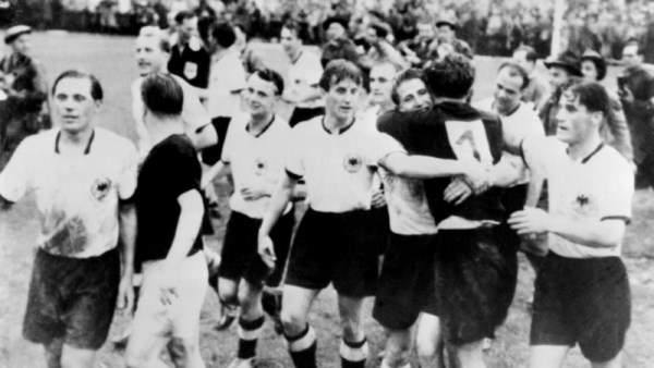 منتخب النمسا ومنتخب سويسرا  