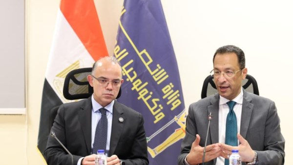 وزيرا الاستثمار والاتصالات 