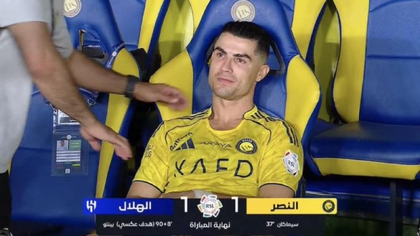حزن رونالدو عقب تعادل الهلال