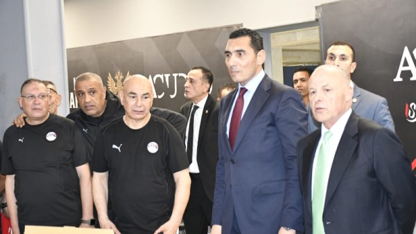 وزير الرياضة ورئيس الاتحاد والجهاز الفني للمنتخب
