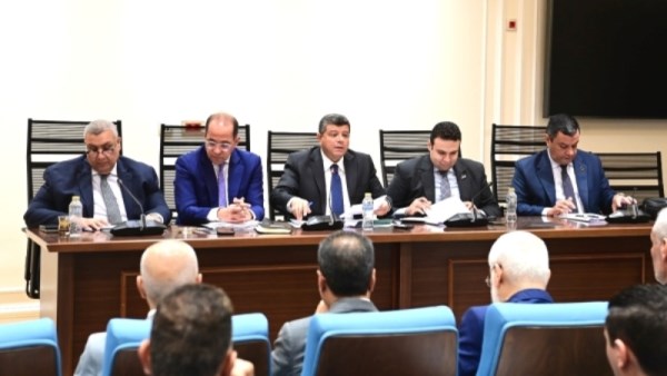البرلمان والحكومة يحسمان الجدل