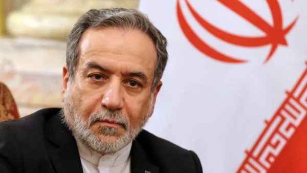 استبعد وزير الخارجية الإيراني، عباس عراقجي، بشكل قاطع أي احتمال لعقد لقاء بين المرشد الأعلى للجمهورية الإسلامية آية الله مجتبى خامنئي