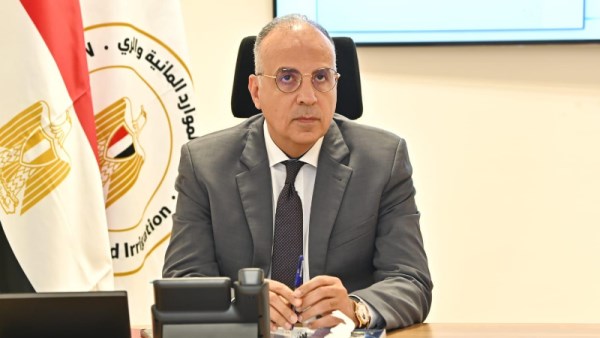 وزير الري يتابع مستجدات المشروع القومي لتأهيل المنشآت المائية 