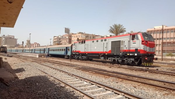 المواعيد الكاملة لقطارات السكة الحديد على خط "القاهرة - الإسكندرية" والعكس