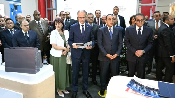 رئيس الوزراء يتفقد المعرض الطبي 