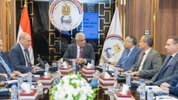 اجتماع وزير الإنتاج الحربي 
