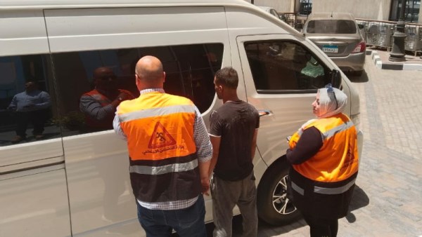إنقاذ شابًا بلا مأوى من الشارع بمنطقة المعصرة