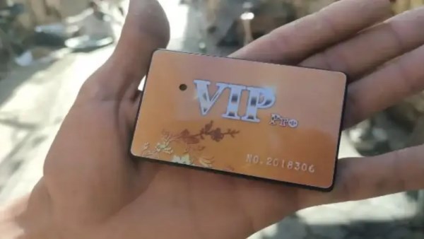 ضبط سماعة على شكل فيزا مرتبات