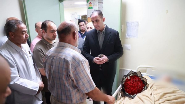 الاطمئنان على حالة طبيبة الأسنان 