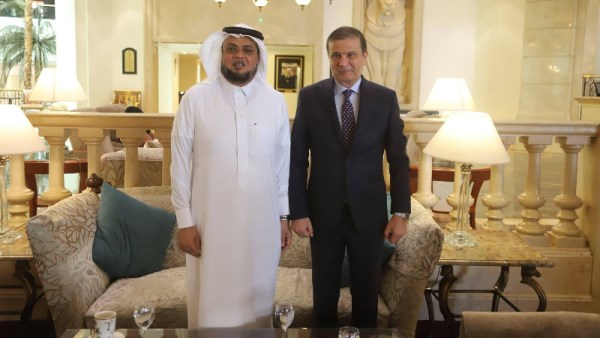 وزير الزراعة يعقد اجتماع ثنائي مع وكيل وزارة البيئة والمياه والزراعة بالسعودية