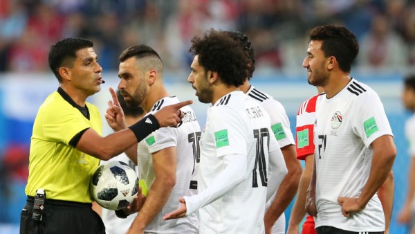 إنريكي كاسيرس حكم مباراة مصر وروسيا