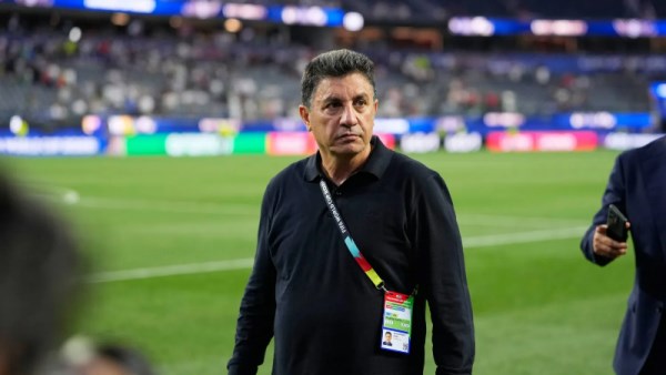  أمير قلعة نويي مدرب منتخب إيران