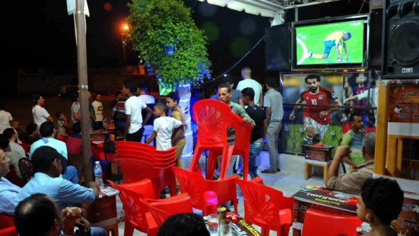 المقاهي والمباريات