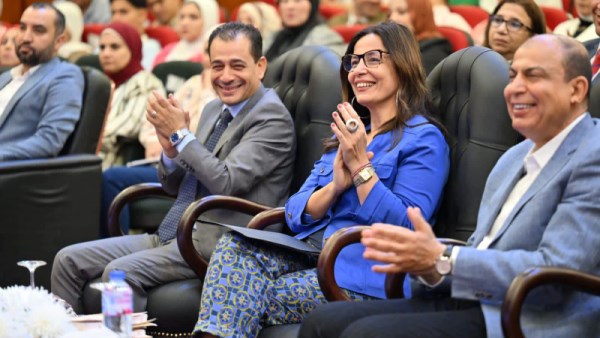 وزيرة الثقافة 
