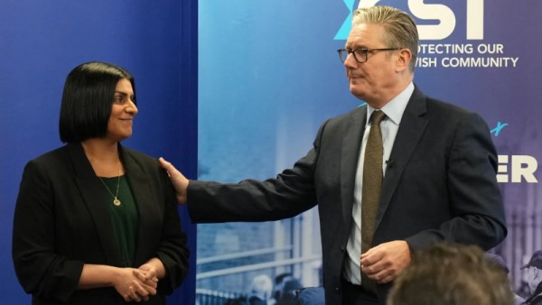 شبانة محمود تمنع أويجور وبيكر من دخول بريطانيا 