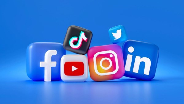 مواقع التواصل الاجتماعي