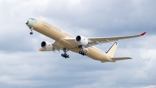 طائرة طراز A350-1000ULR 