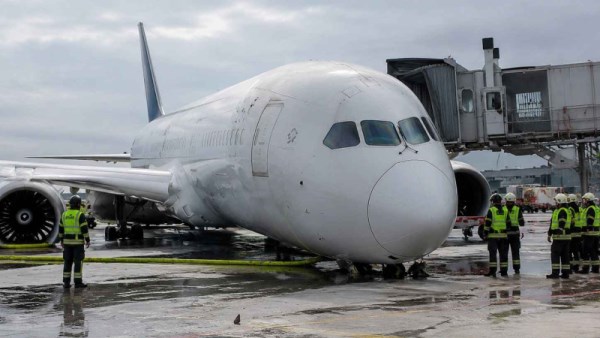 حادث نادر لطائرة بوينج 787 