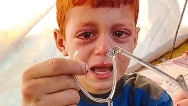 أيوب جنيج طفل فلسطيني يبكي العالم