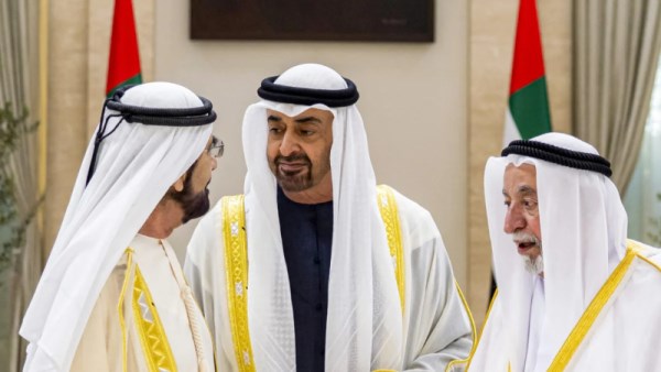 الامارات تدفع مليارات الدولارات لإيران