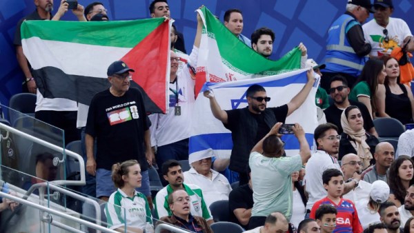 إزالة علم الاحتلال الإسرائيلي