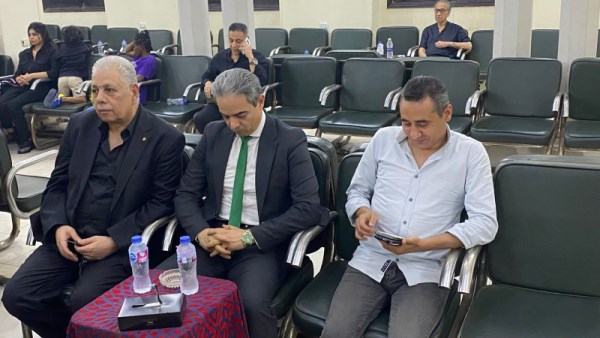 طارق سعدة يقدم واجب العزاء للإعلامية بسنت بكر في وفاة والدتها 