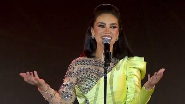 المطربة مي فاروق