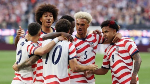 احتفال المنتخب الأمريكي بالثلاثية على باراجواي