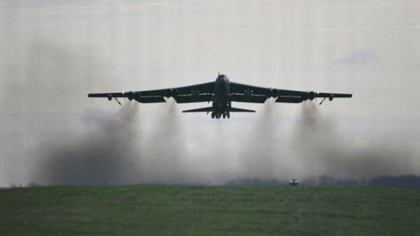 قاذفة أمريكية من طراز B-52 Stratofortress