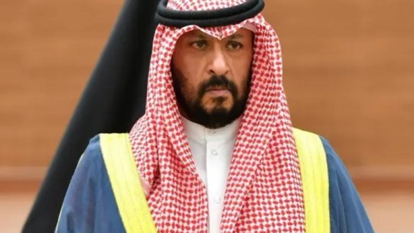  الشيخ طلال الخالد الصباح وزير الداخلية والدفاع السابق الكويتي 